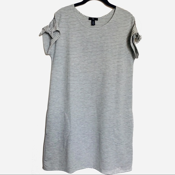 GAP Dresses & Skirts - Gap Gray White Striped Knotted Sleeve Dress M